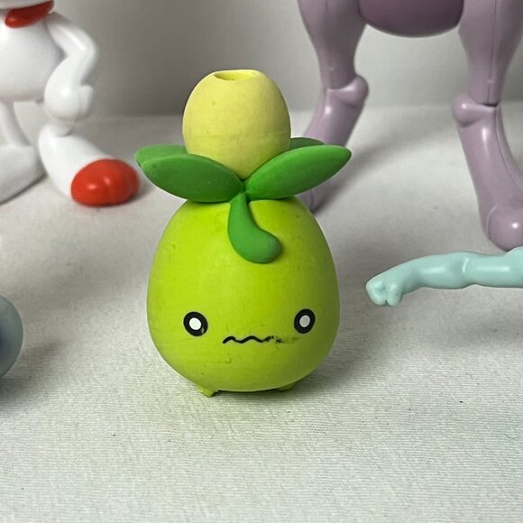 Lot of Pokemon Toys Figurines Balls Nintendo Mewtwo Scorbunny Cinderace Smoliv - Picture 7 of 8